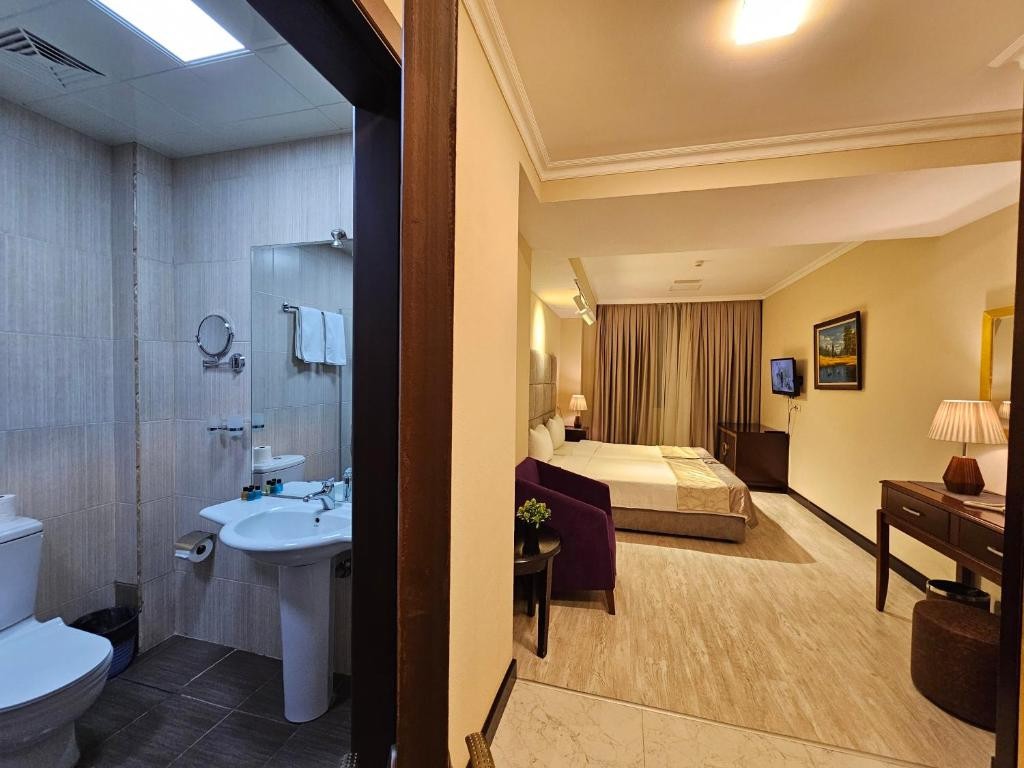 CROWN SUITES HOTEL