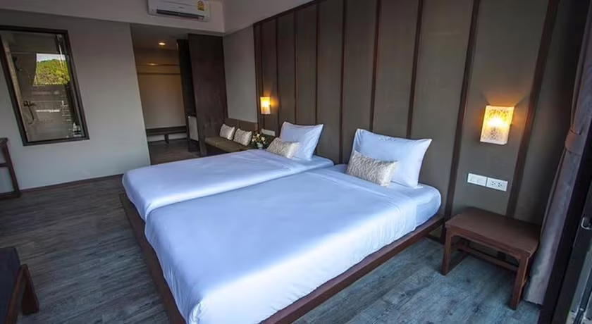 LA LUNE BEACH RESORT