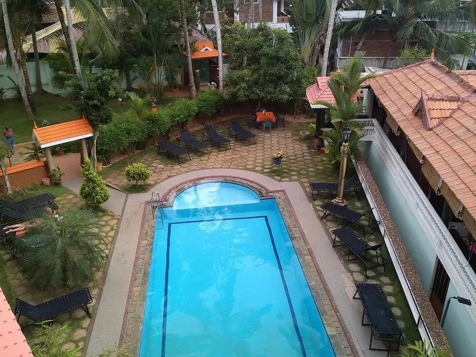 GOLDEN SANDS BEACH RESORT