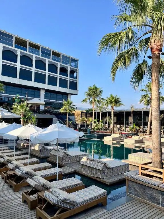ROBIN HOOD HOTEL ADULTS ONLY 18+