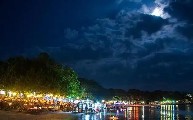 LA LUNE BEACH RESORT