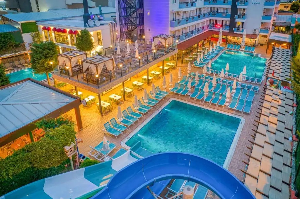 CLUB BIG BLUE SUITE