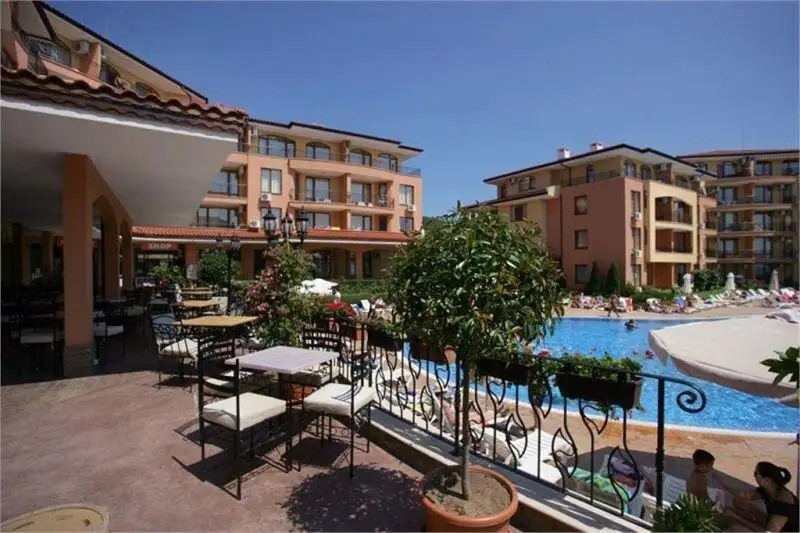 PANORAMA DREAMS APART