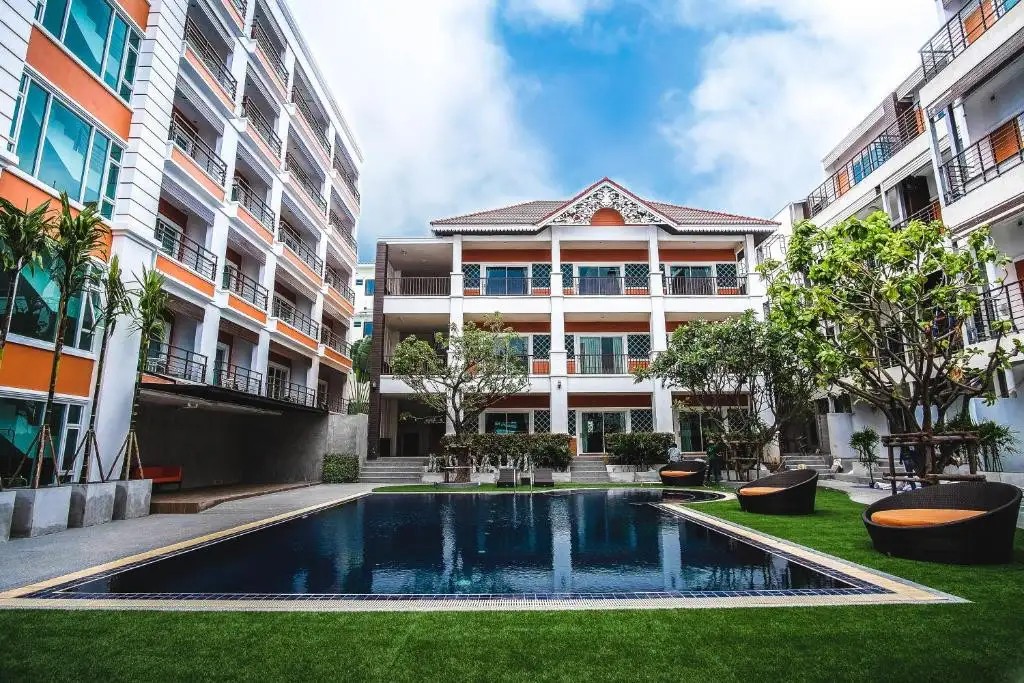 FX HOTEL PATTAYA (EX. THE FOURTH PRATUMNAK)