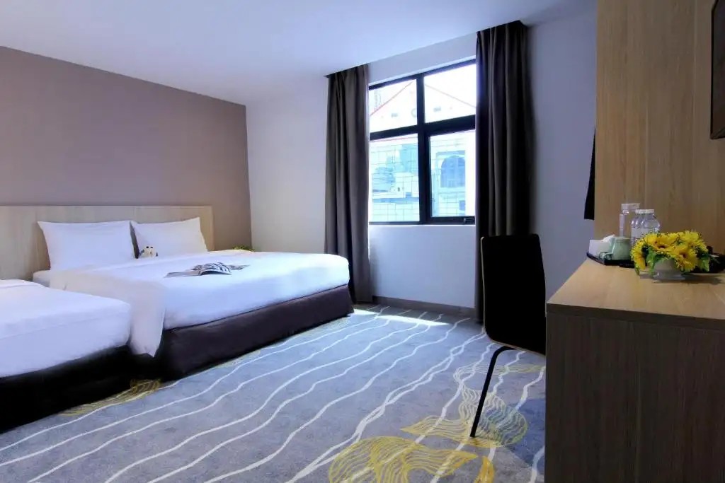 PACIFIC EXPRESS HOTEL CHINATOWN