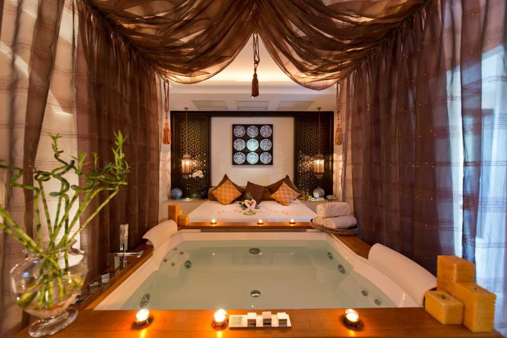 XANADU RESORT HOTEL