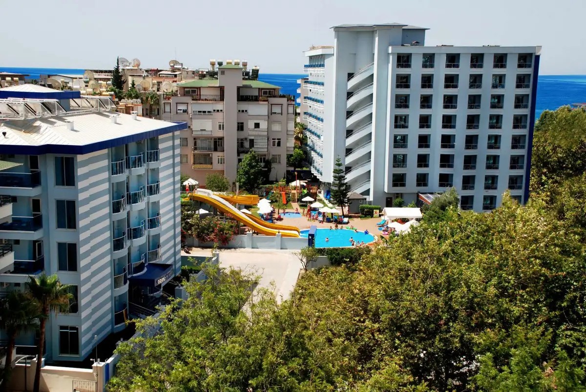 GRAND ZAMAN GARDEN