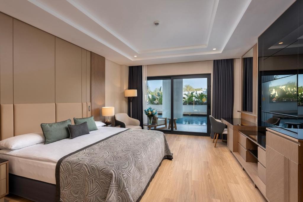 MIRACLE RESORT