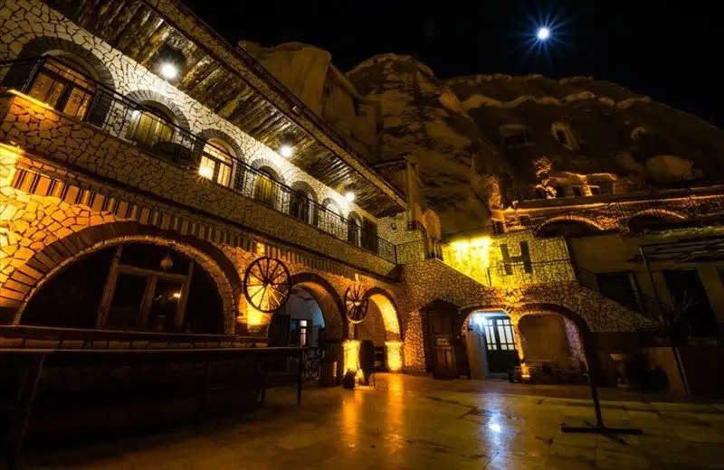ELITE CAVE SUITES