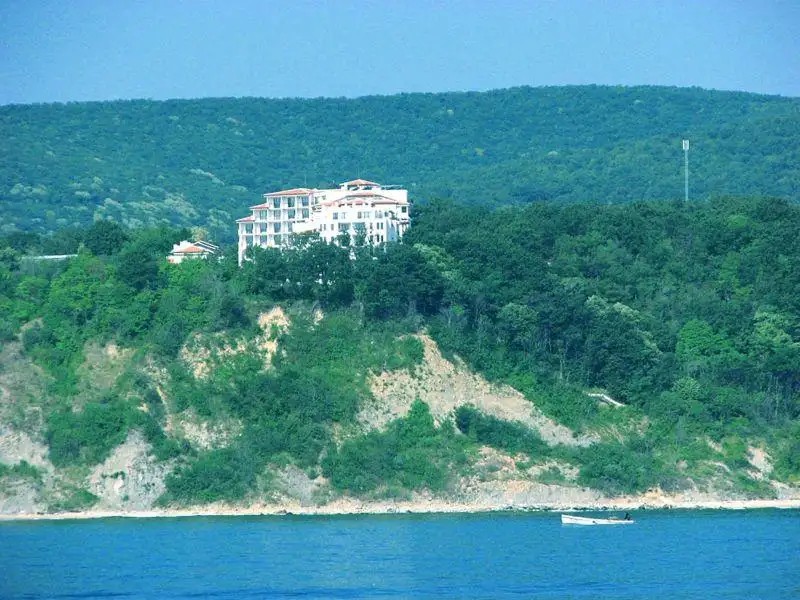 THE CLIFF BEACH & SPA