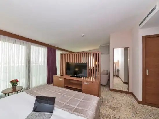 LAND PARK HOTEL