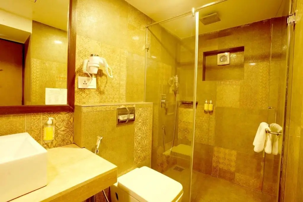 BLOOM SUITES