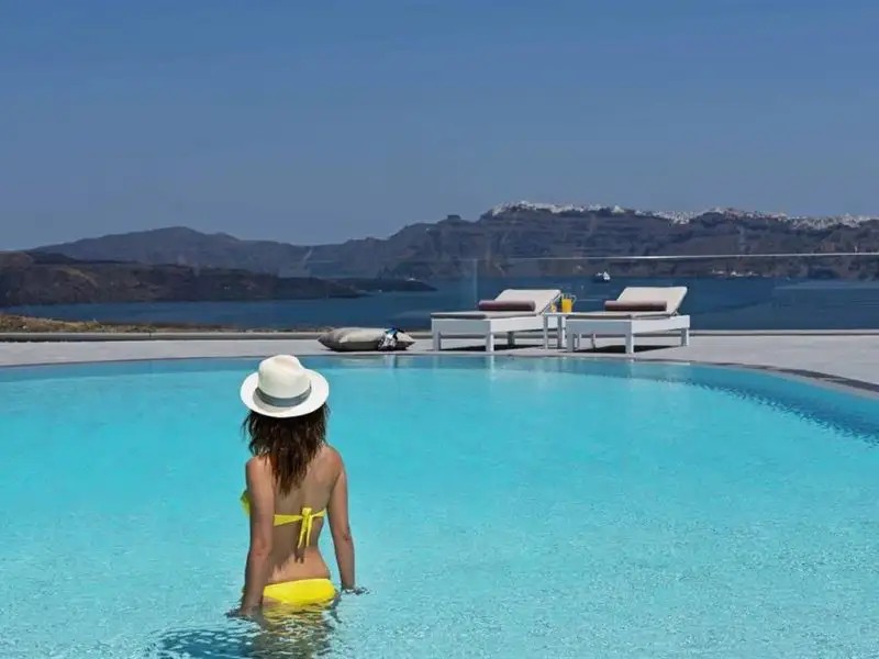 ACROTERRA ROSA LUXURY SUITES