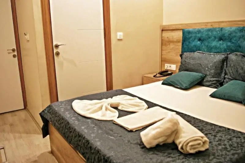 DESTINIA PERA SUITES