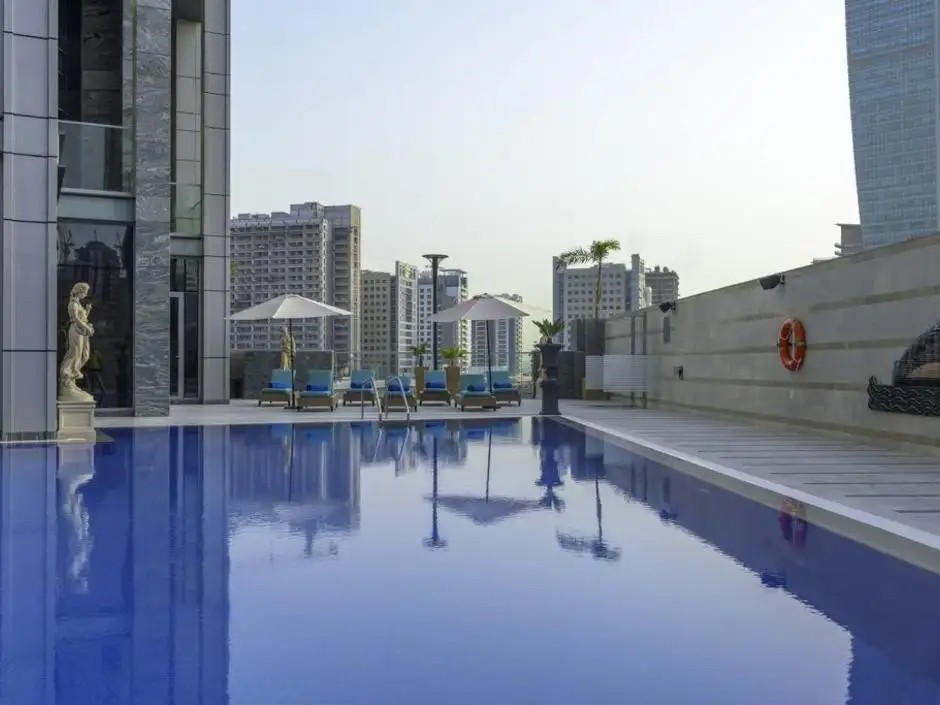 RENAISSANCE BUSINESS BAY