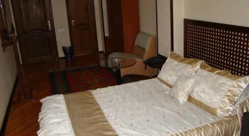 NUR HOTEL 2