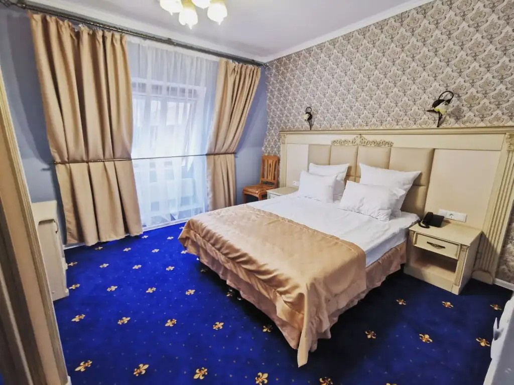 КРАСОТЕЛЬ