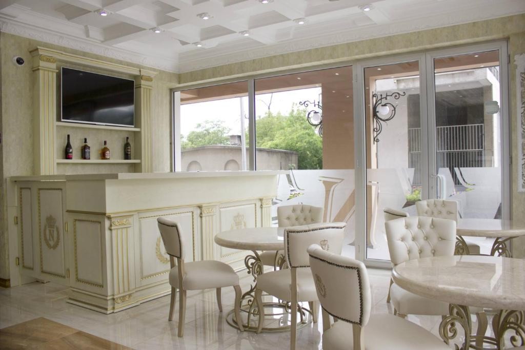 NEAPOL BOUTIQUE