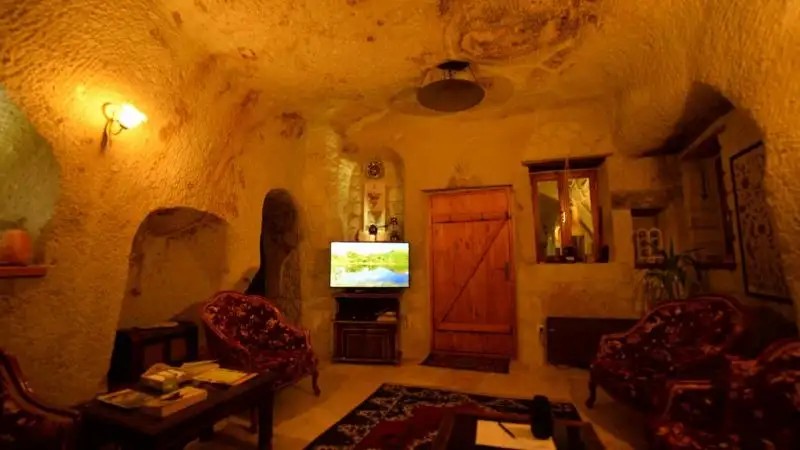 CANYON CAVE HOTEL
