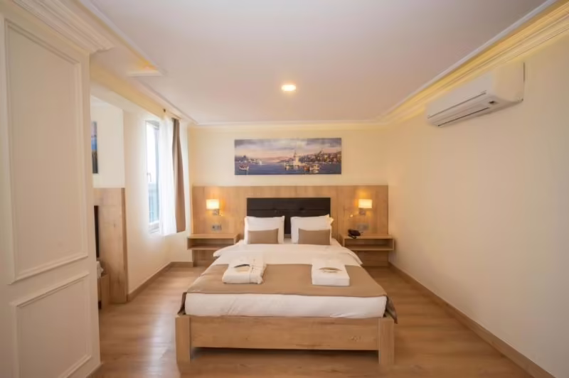 PORTA ROMANOS HOTEL