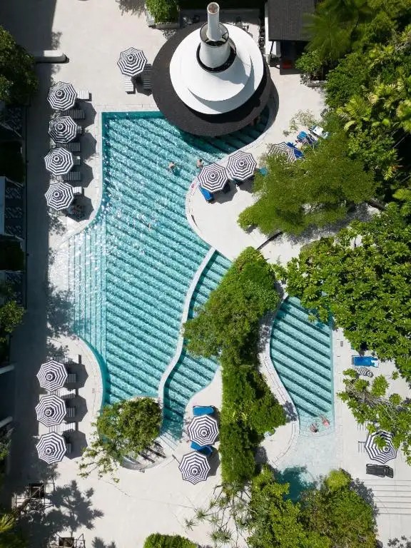 THE ROYAL PARADISE