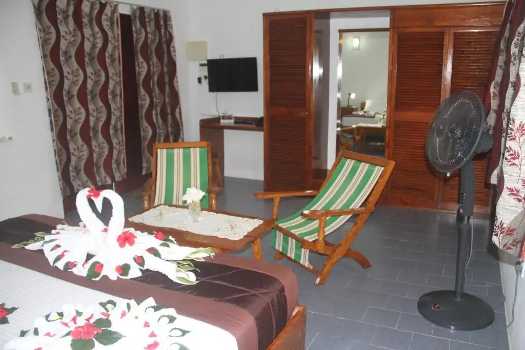 DANIELLAS BUNGALOWS