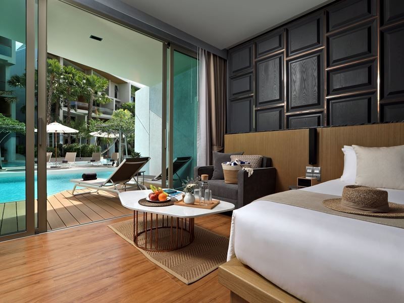 deluxe pool access