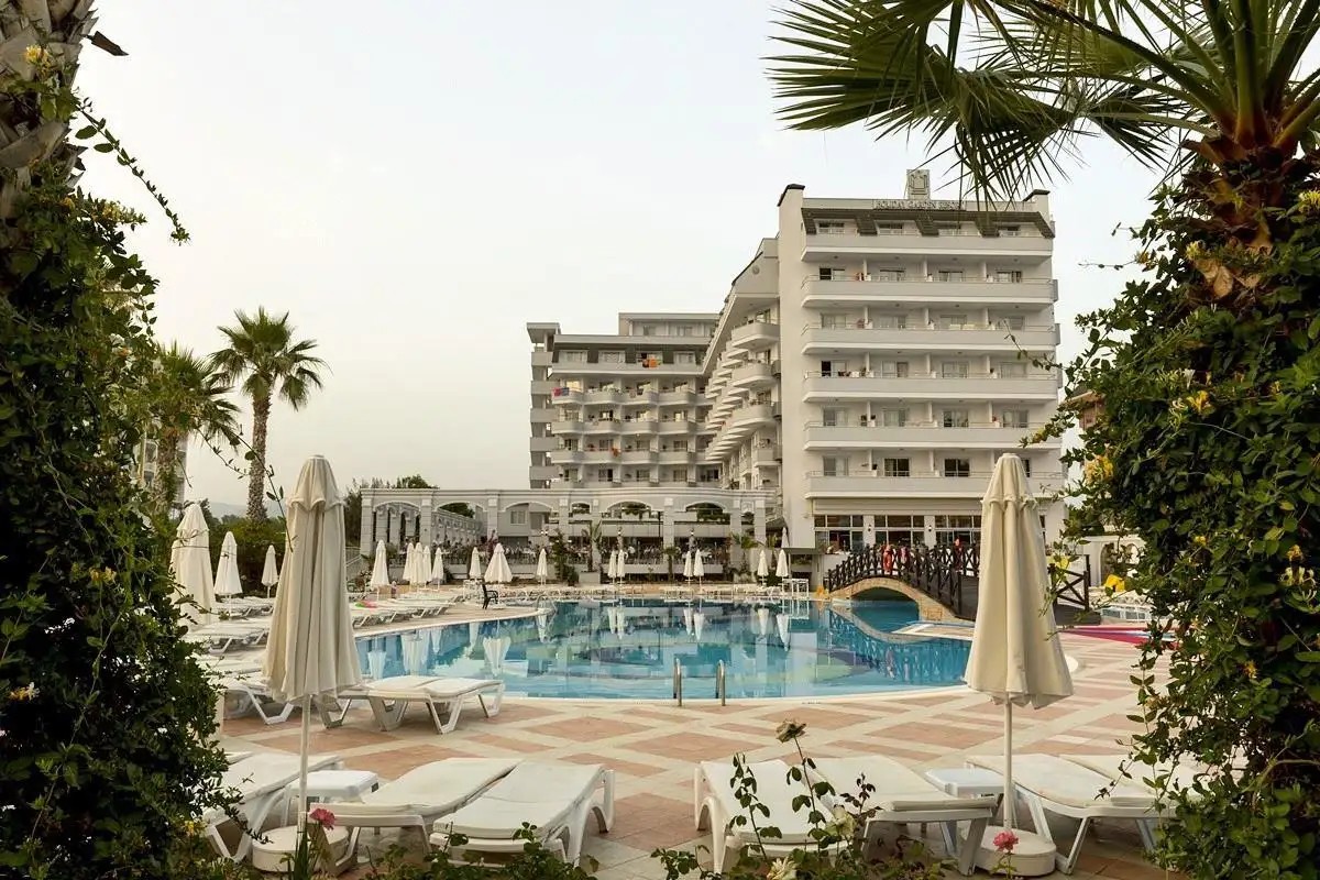 HOLIDAY GARDEN RESORT