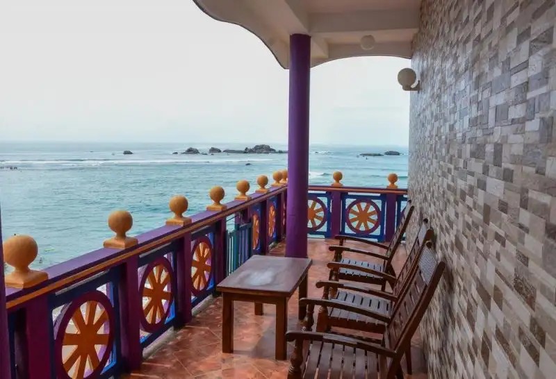 DOLPHIN & BEACH RESTAURANT