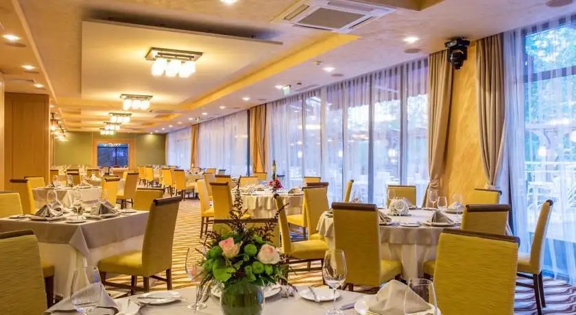 LANDMARK CREEK HOTEL