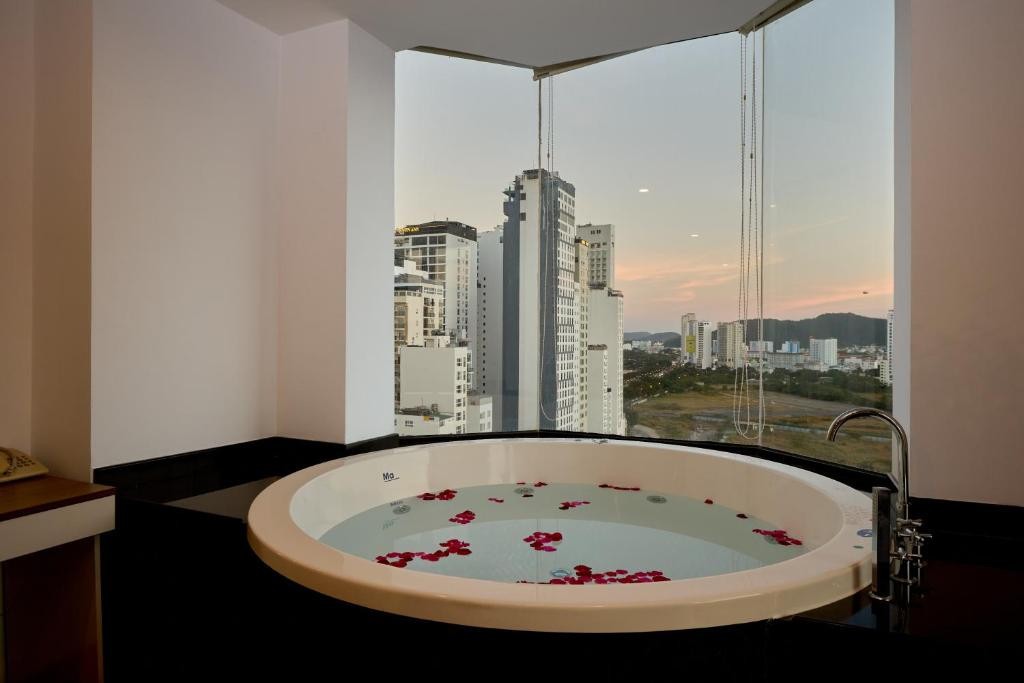 THE SOL HOTEL (EX. AN VISTA)