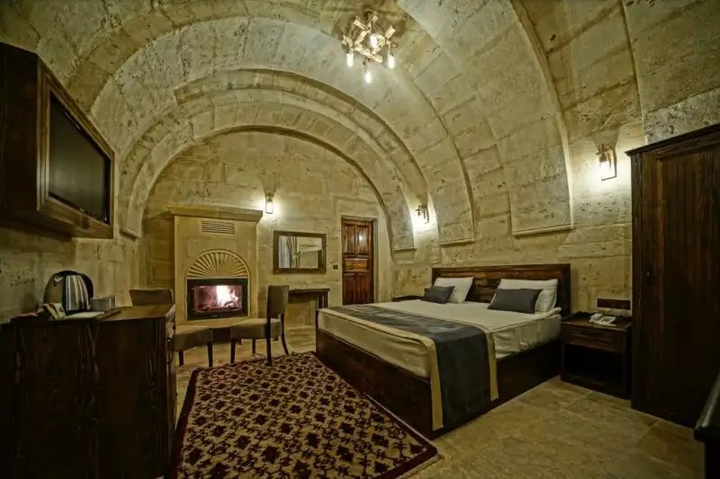 CASTLE CAVE HOTEL