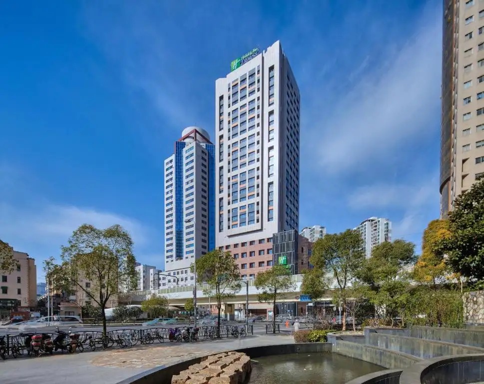 HOLIDAY INN EXPRESS SHANGHAI ZHENPING