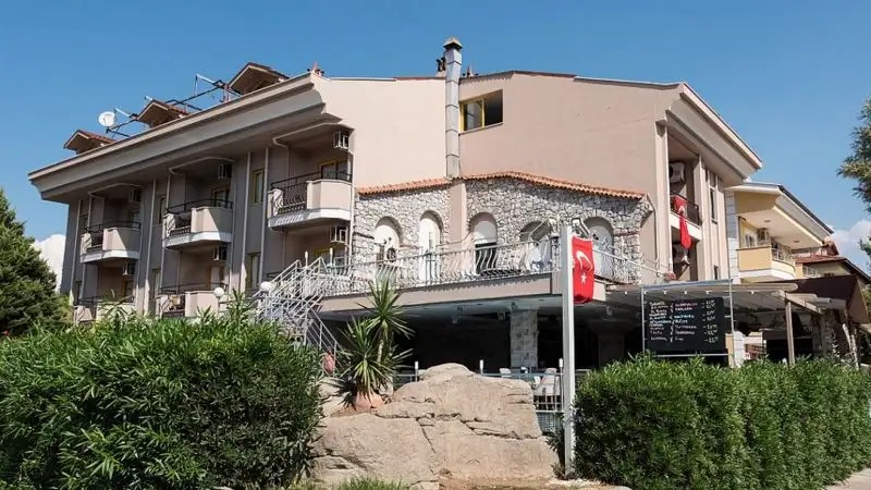 CLUB DANTE APARTMENTS