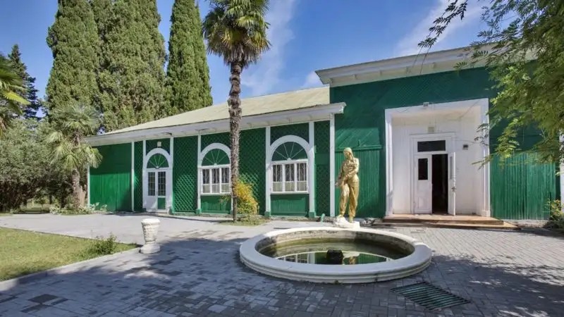 ЗОЛОТОЙ БЕРЕГ ГУДАУТА