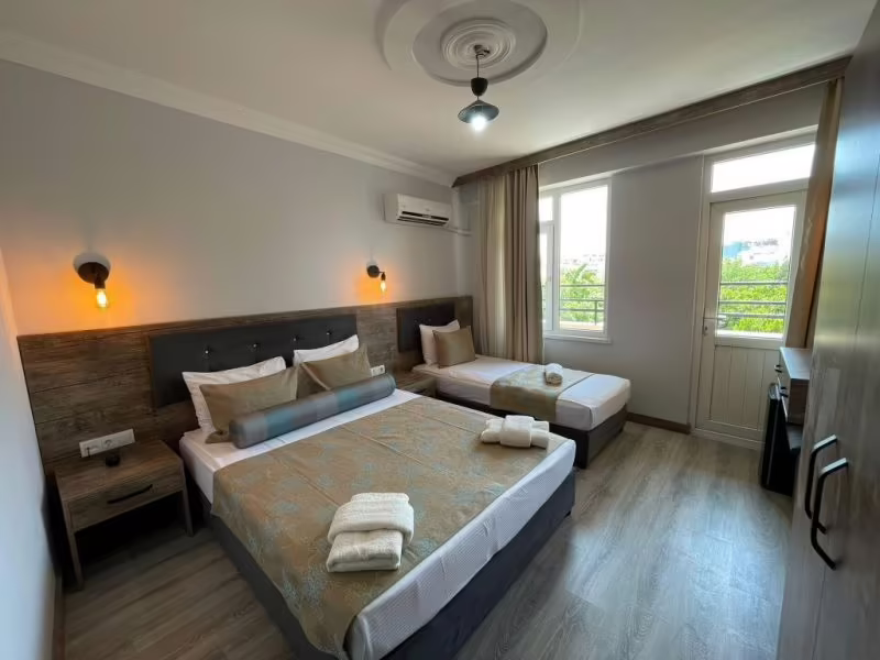 SEVEN CITY HOTEL