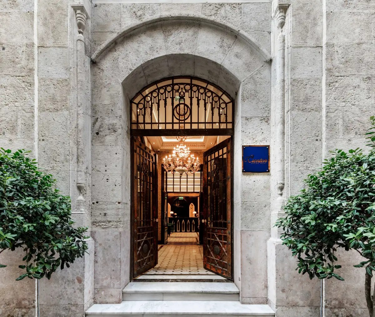 CRONTON DESIGN HOTEL