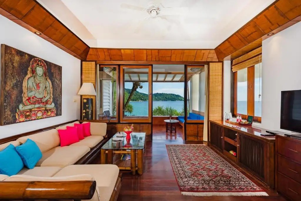 MOM TRIS VILLA ROYALE