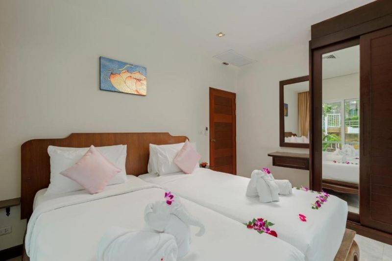 2 bedroom family suite with bathtub