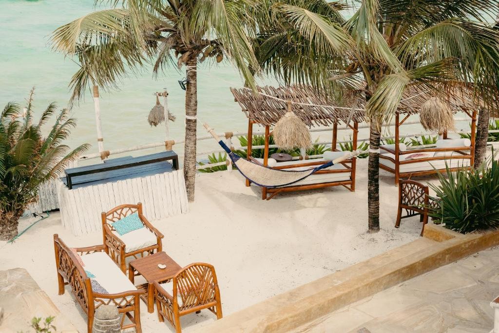 CORAL ROCK HOTEL