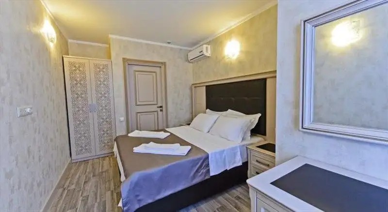 HOTEL 19