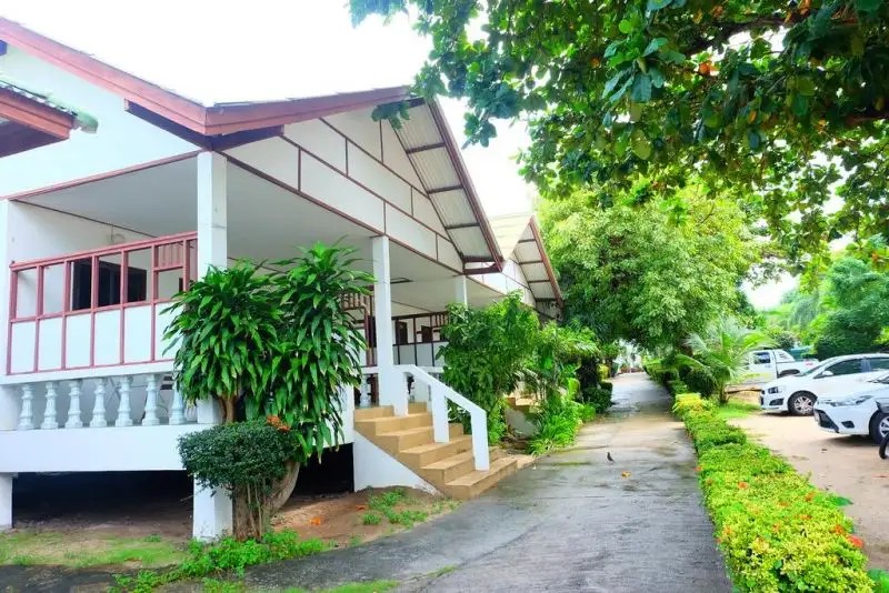 BAY BEACH RESORT (EX. CHOENG MON BEACH HOTEL & SPA)