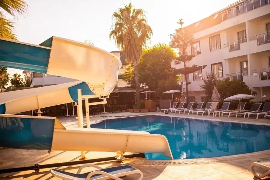 AKALIA SUITE HOTEL & SPA (EX. RISUS)
