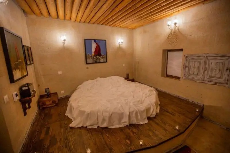 KARLIK CAVE SUITE