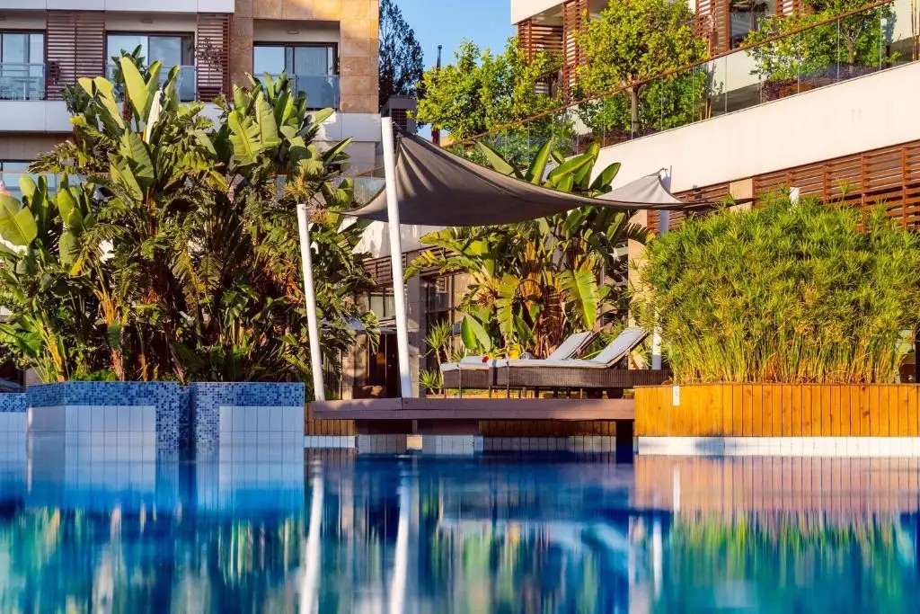 TUI BLUE SIDE ADULTS ONLY 16+