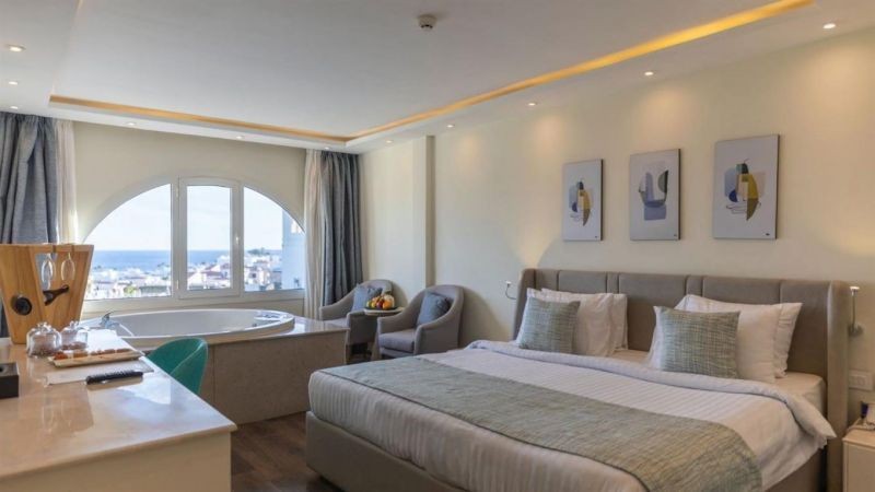 family jacuzzi suite