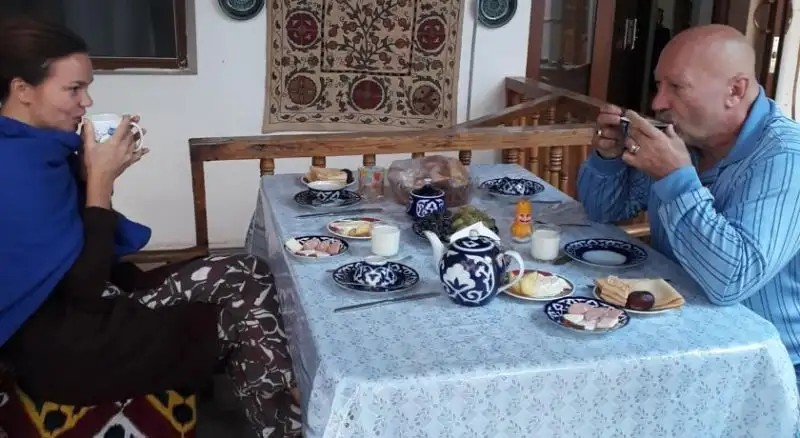 NAZIRA & AZIZBEK
