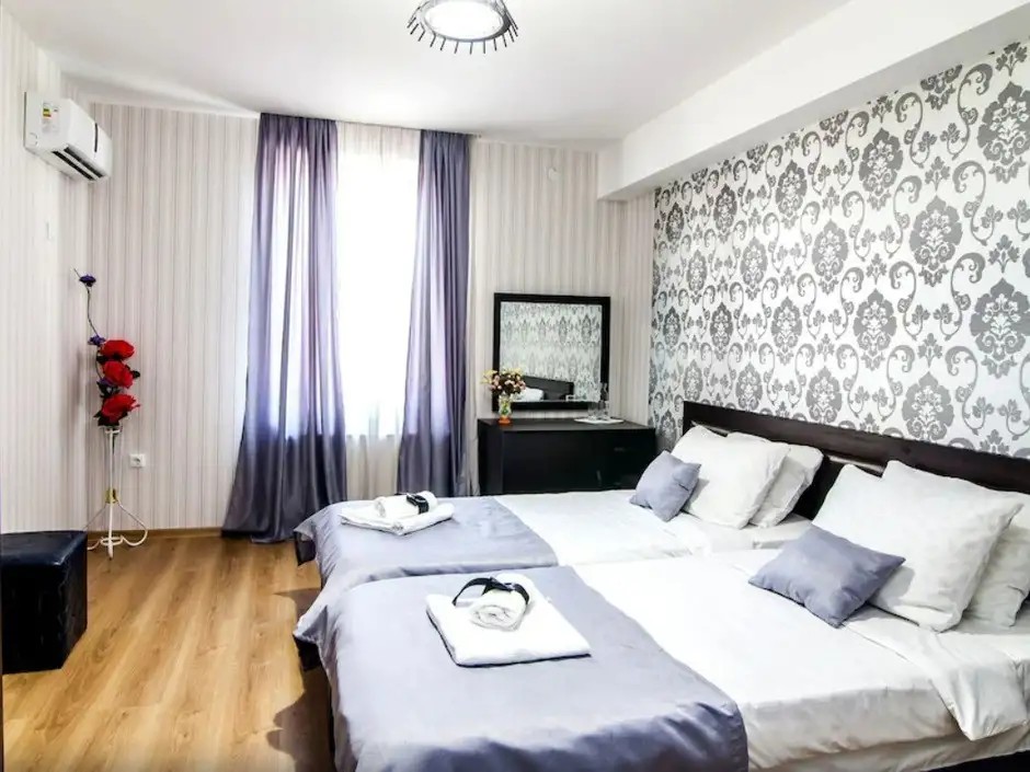 ELLEGANCE HOTEL