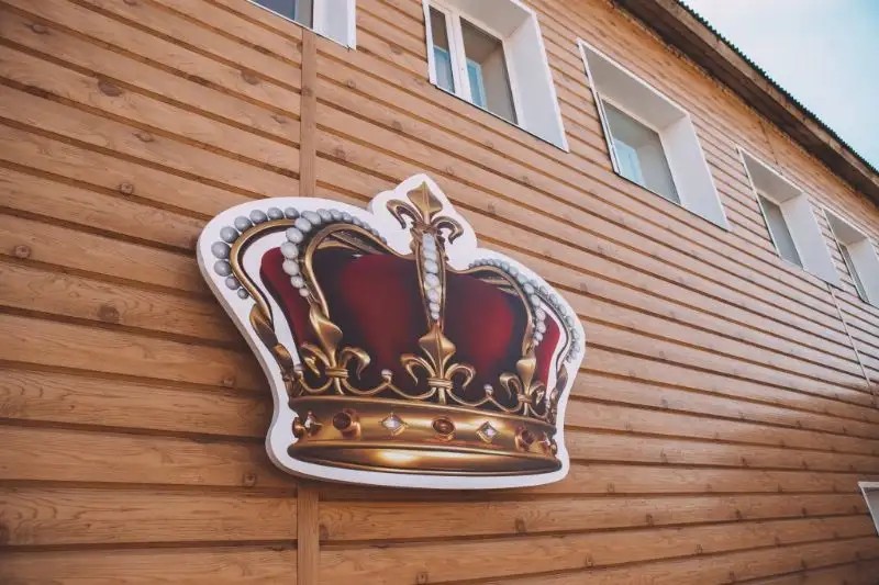 КОРОНА