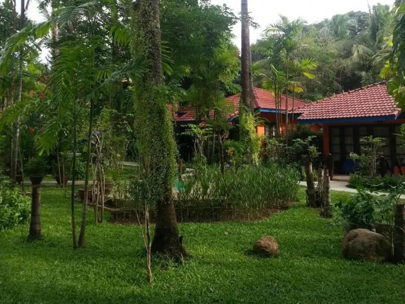 TRADEWINDS COTTAGES